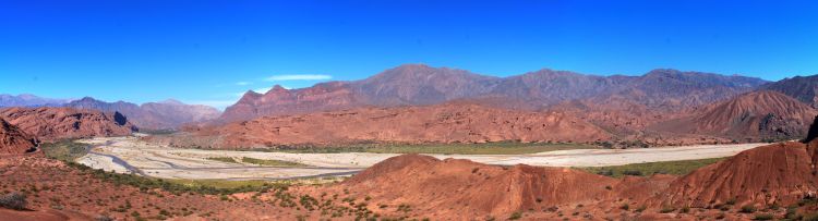 On the way to Cafayate, at las Tres Cruces :)